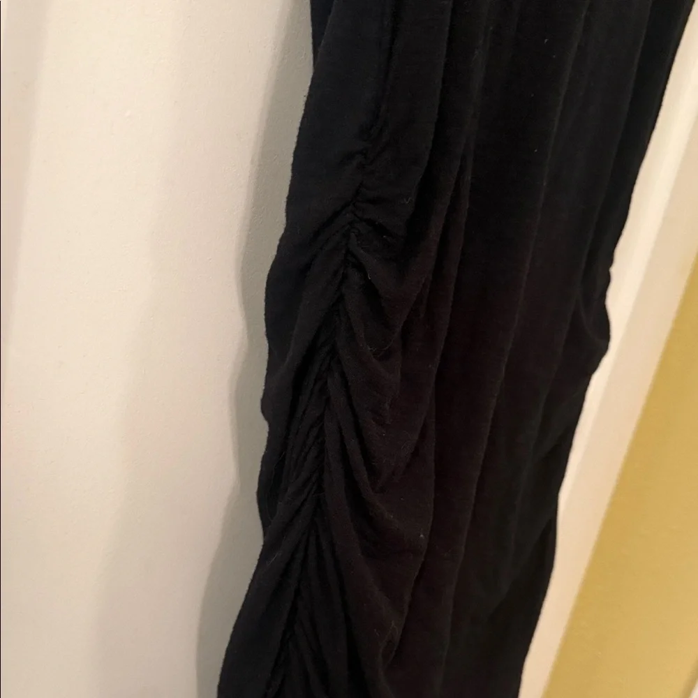 I Elegant Black Sleeveless Dress - Picture 3 of 5